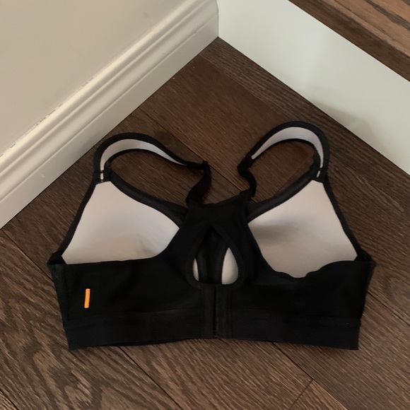 LUCY Sports Bra 32C black - cross in back - Picture 2 of 4